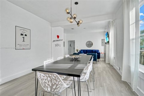 Casa en venta en Miami, Florida, 5 dormitorios, 141.21 m2 № 1863630 - foto 23