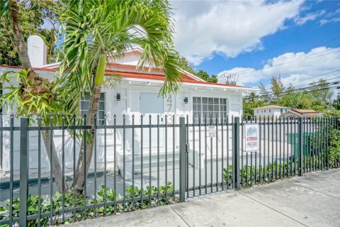 Casa en venta en Miami, Florida, 5 dormitorios, 141.21 m2 № 1863630 - foto 30
