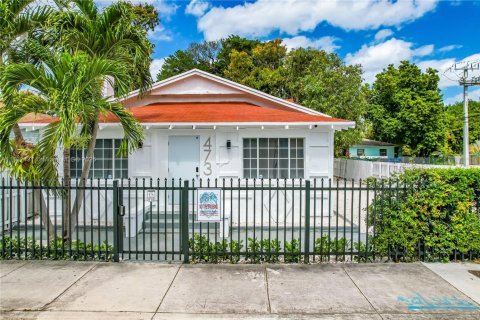 Casa en venta en Miami, Florida, 5 dormitorios, 141.21 m2 № 1863630 - foto 6