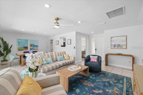 Casa en venta en Cape Coral, Florida, 3 dormitorios, 120.49 m2 № 2385888 - foto 13