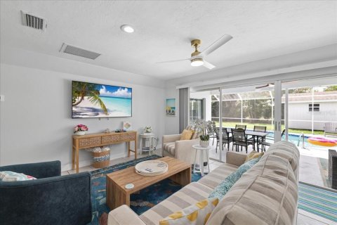 Casa en venta en Cape Coral, Florida, 3 dormitorios, 120.49 m2 № 2385888 - foto 15
