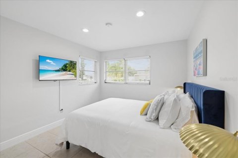 Casa en venta en Cape Coral, Florida, 3 dormitorios, 120.49 m2 № 2385888 - foto 3