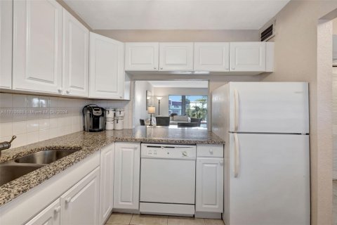 Condo in Margate, Florida, 2 bedrooms  № 1867331 - photo 2