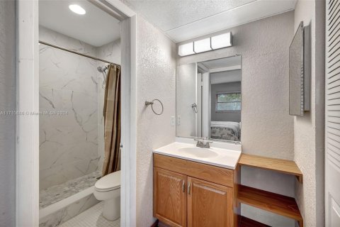 Condo in Margate, Florida, 2 bedrooms  № 1867331 - photo 19