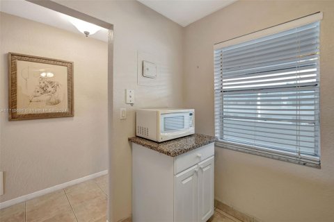 Condo in Margate, Florida, 2 bedrooms  № 1867331 - photo 3
