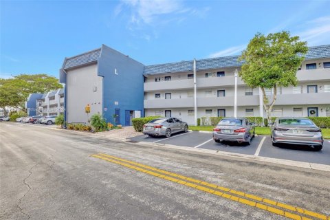 Condo in Margate, Florida, 2 bedrooms  № 1867331 - photo 25