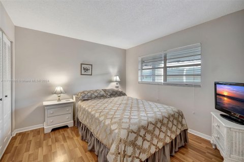 Condo in Margate, Florida, 2 bedrooms  № 1867331 - photo 21
