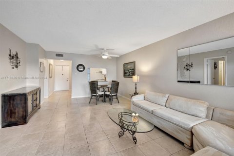 Condo in Margate, Florida, 2 bedrooms  № 1867331 - photo 12