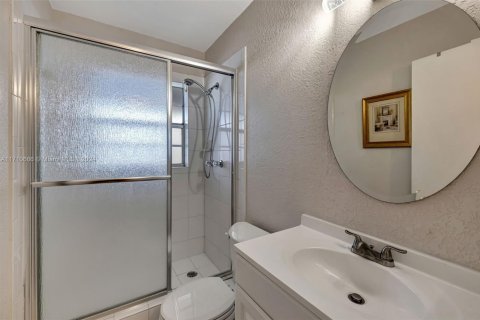 Condo in Margate, Florida, 2 bedrooms  № 1867331 - photo 23