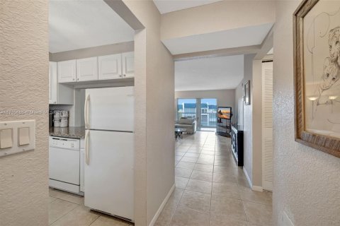 Condo in Margate, Florida, 2 bedrooms  № 1867331 - photo 4
