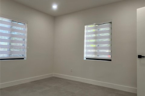 Casa en venta en Miami, Florida, 4 dormitorios, 127.93 m2 № 1948203 - foto 5