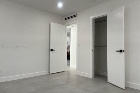 Casa en venta en Miami, Florida, 4 dormitorios, 127.93 m2 № 1948203 - foto 7