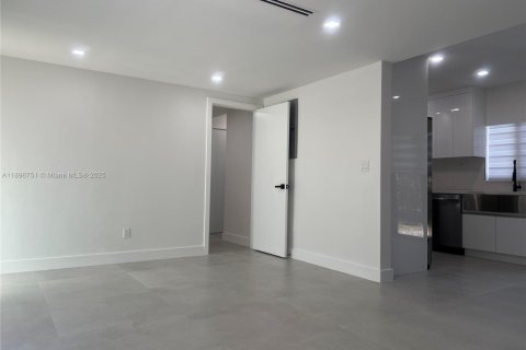 Casa en venta en Miami, Florida, 4 dormitorios, 127.93 m2 № 1948203 - foto 8