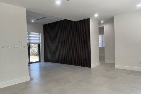 Casa en venta en Miami, Florida, 4 dormitorios, 127.93 m2 № 1948203 - foto 2