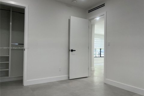 Casa en venta en Miami, Florida, 4 dormitorios, 127.93 m2 № 1948203 - foto 6