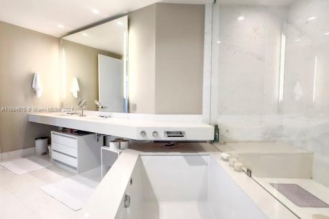 Condo in Sunny Isles Beach, Florida, 3 bedrooms  № 2037221 - photo 13