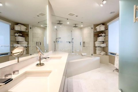 Condo in Sunny Isles Beach, Florida, 3 bedrooms  № 2037221 - photo 15