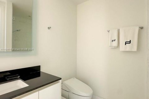 Condo in Sunny Isles Beach, Florida, 3 bedrooms  № 2037221 - photo 17