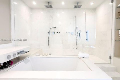 Condo in Sunny Isles Beach, Florida, 3 bedrooms  № 2037221 - photo 14