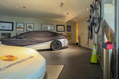 Condo in Sunny Isles Beach, Florida, 3 bedrooms  № 2037221