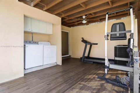Villa ou maison à vendre à Miami Gardens, Floride: 4 chambres, 142.6 m2 № 1966451 - photo 23