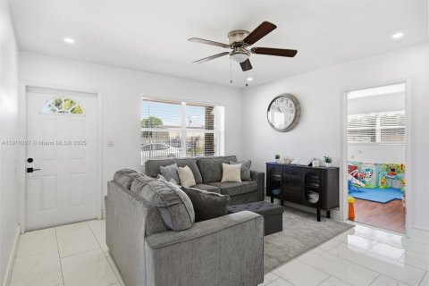 Villa ou maison à vendre à Miami Gardens, Floride: 4 chambres, 142.6 m2 № 1966451 - photo 6