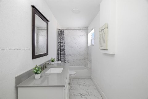 Villa ou maison à vendre à Miami Gardens, Floride: 4 chambres, 142.6 m2 № 1966451 - photo 18