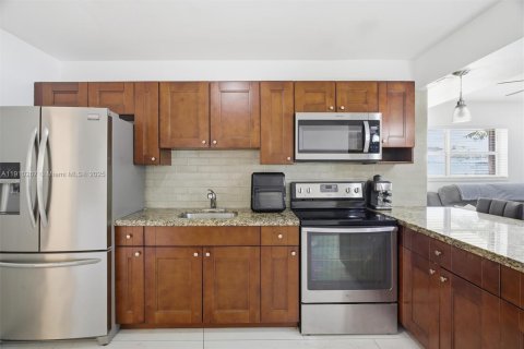 Villa ou maison à vendre à Miami Gardens, Floride: 4 chambres, 142.6 m2 № 1966451 - photo 12