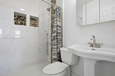 Villa ou maison à vendre à Miami Gardens, Floride: 4 chambres, 142.6 m2 № 1966451 - photo 15