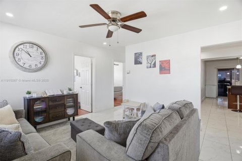 Villa ou maison à vendre à Miami Gardens, Floride: 4 chambres, 142.6 m2 № 1966451 - photo 7