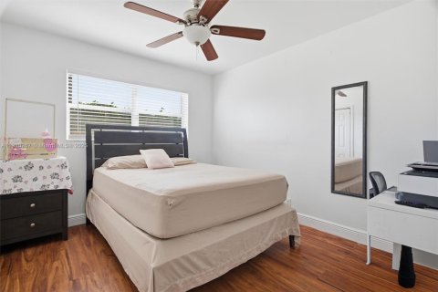 Villa ou maison à vendre à Miami Gardens, Floride: 4 chambres, 142.6 m2 № 1966451 - photo 13