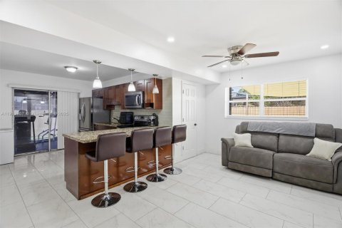 Villa ou maison à vendre à Miami Gardens, Floride: 4 chambres, 142.6 m2 № 1966451 - photo 11