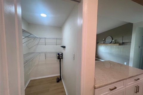 House in Saint Petersburg, Florida 3 bedrooms, 99.96 sq.m. № 1855490 - photo 8