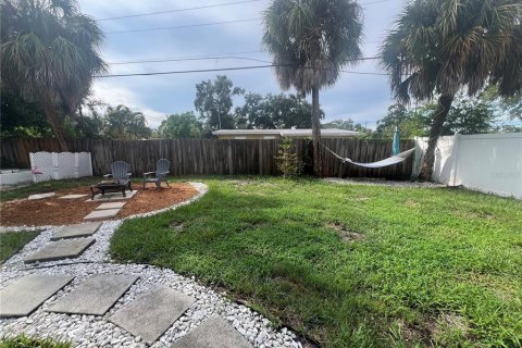 House in Saint Petersburg, Florida 3 bedrooms, 99.96 sq.m. № 1855490 - photo 24