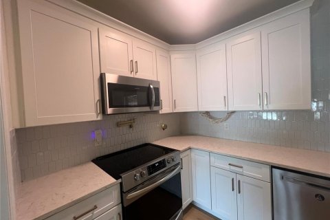 House in Saint Petersburg, Florida 3 bedrooms, 99.96 sq.m. № 1855490 - photo 5