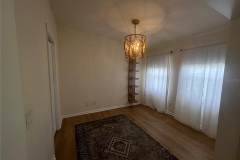 House in Saint Petersburg, Florida 3 bedrooms, 99.96 sq.m. № 1855490 - photo 11