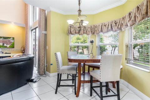 Купить виллу или дом в Пемброк-Пайнс, Флорида 5 спален, 338.72м2, № 1982572 - фото 5