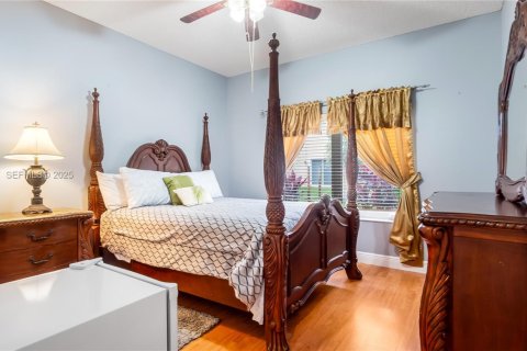 Купить виллу или дом в Пемброк-Пайнс, Флорида 5 спален, 338.72м2, № 1982572 - фото 15