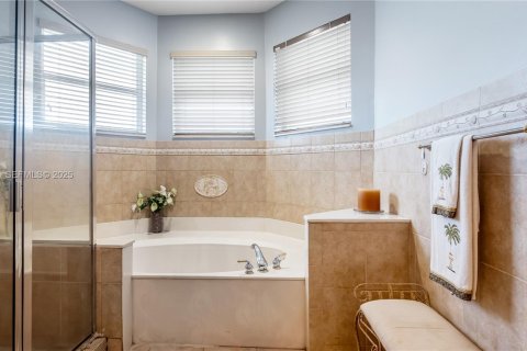 Купить виллу или дом в Пемброк-Пайнс, Флорида 5 спален, 338.72м2, № 1982572 - фото 14