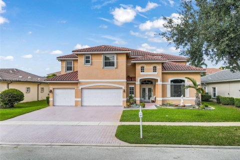 Купить виллу или дом в Пемброк-Пайнс, Флорида 5 спален, 338.72м2, № 1982572 - фото 1