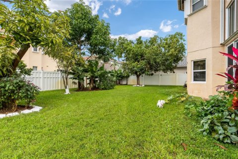 Купить виллу или дом в Пемброк-Пайнс, Флорида 5 спален, 338.72м2, № 1982572 - фото 21