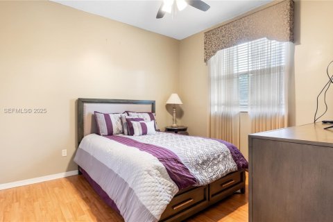 Купить виллу или дом в Пемброк-Пайнс, Флорида 5 спален, 338.72м2, № 1982572 - фото 17