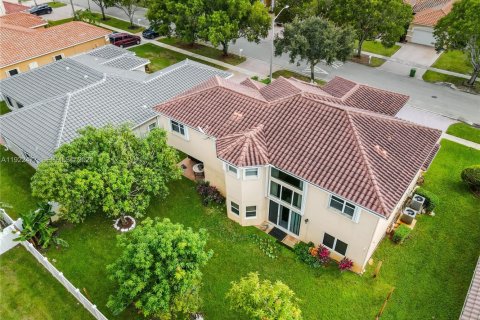 Купить виллу или дом в Пемброк-Пайнс, Флорида 5 спален, 338.72м2, № 1982572 - фото 20