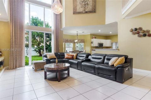 Купить виллу или дом в Пемброк-Пайнс, Флорида 5 спален, 338.72м2, № 1982572 - фото 4