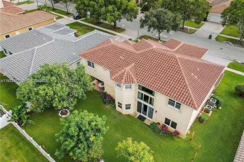 House in Pembroke Pines, Florida 5 bedrooms, 338.72 sq.m. № 1982572 - photo 22
