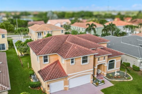 Casa en venta en Pembroke Pines, Florida, 5 dormitorios, 338.72 m2 № 1982572 - foto 22