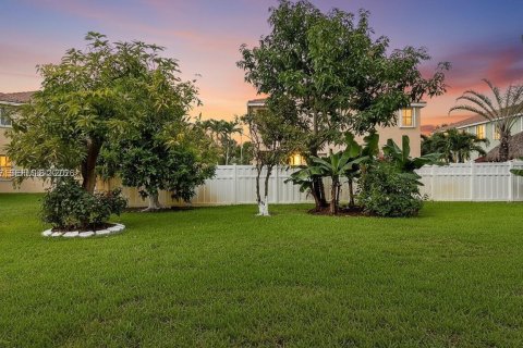 Villa ou maison à vendre à Pembroke Pines, Floride: 5 chambres, 338.72 m2 № 1982572 - photo 22