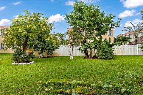 Купить виллу или дом в Пемброк-Пайнс, Флорида 5 спален, 338.72м2, № 1982572 - фото 22