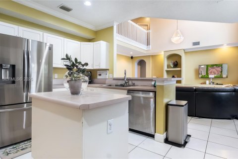 Купить виллу или дом в Пемброк-Пайнс, Флорида 5 спален, 338.72м2, № 1982572 - фото 8