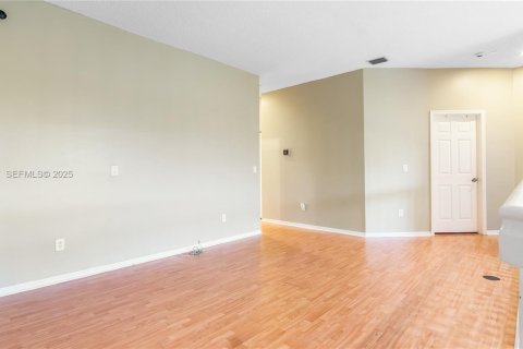 Купить виллу или дом в Пемброк-Пайнс, Флорида 5 спален, 338.72м2, № 1982572 - фото 10